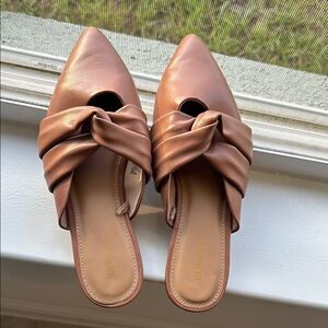Size 6 Old Navy Cocoa Mocha Faux-Leather Twist-Front Mule Pointy Toe